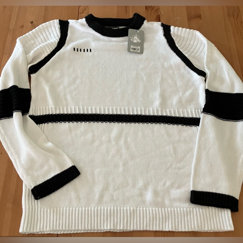 NWT Women’s Disney Star Wars Stormtrooper Size XL Crewneck Sweater